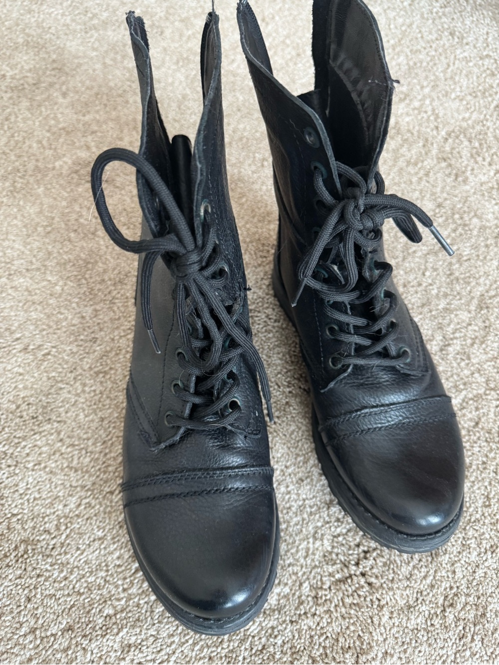 Steve Madden Black Lace-Up Combat Boots with Back Zipper - Picture 2 of 6